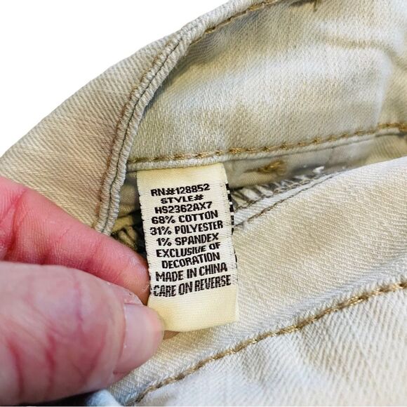 10/$25🦋 Hot Kiss Ultra Light Wash Rhinestone CiCi Denim Cutoff Shorts - Size 1 - Picture 7 of 13